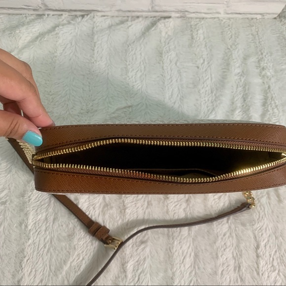 NWT Michael Kors Jet Set Crossbody - Picture 7 of 10